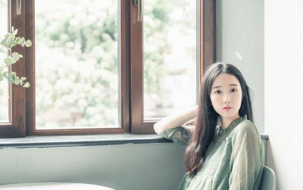 沈阳陪玩美女前台扶白亦