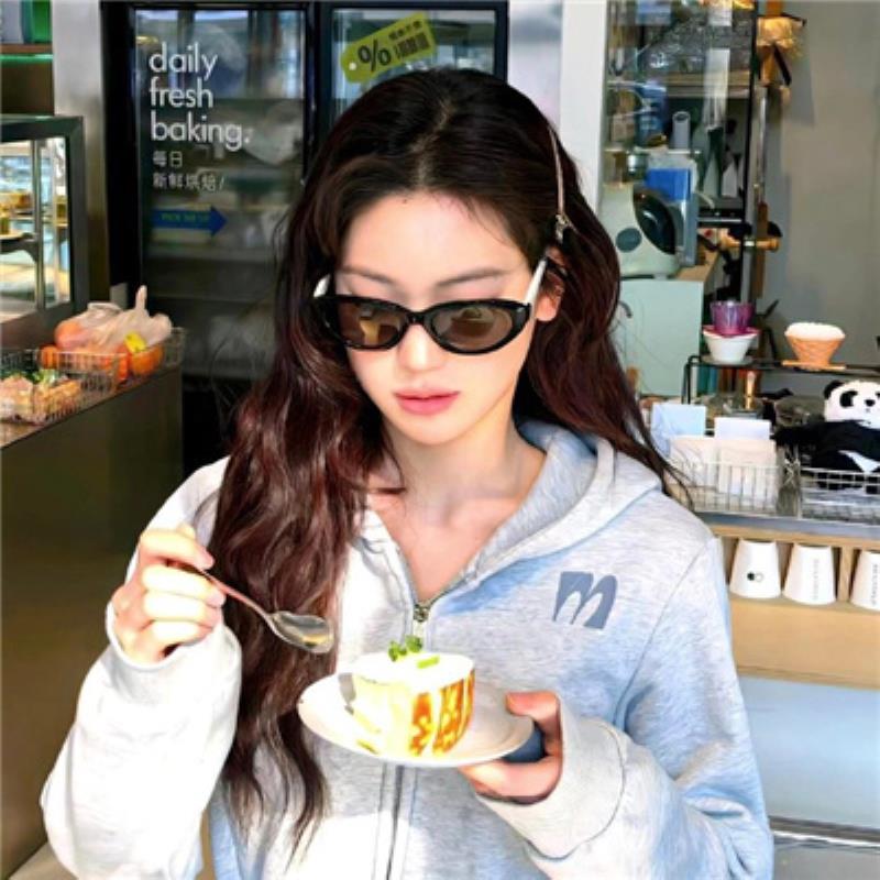 深圳伴游话务员止薏怡
