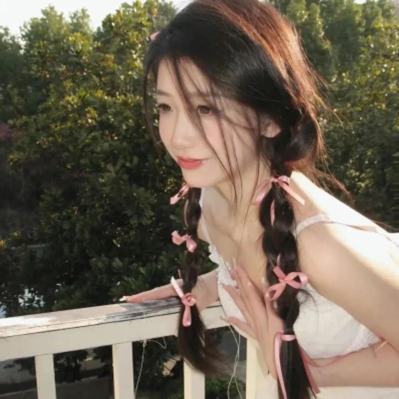 天津导游可爱车模屈玉曼