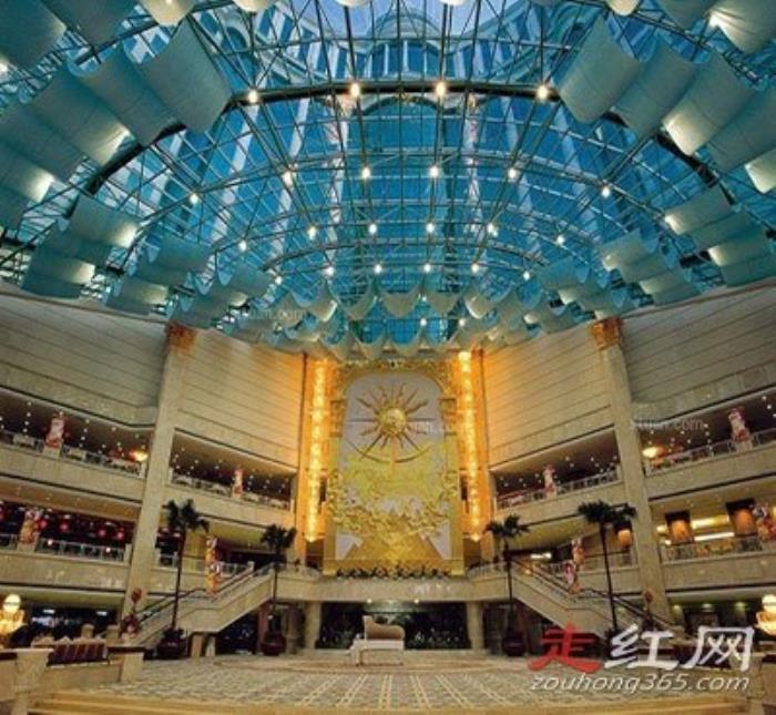  商务伴游 “外围”有关的猫腻：白天陪一起玩那么简单 