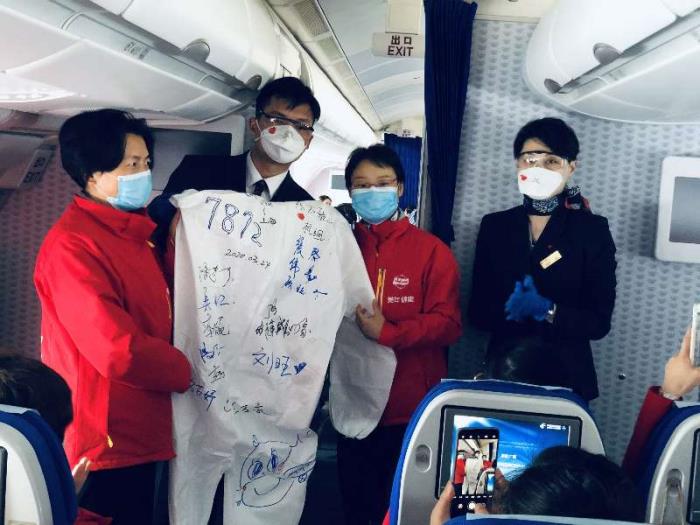  “伴游小姐”说白了就是陪你玩陪你玩陪你玩 